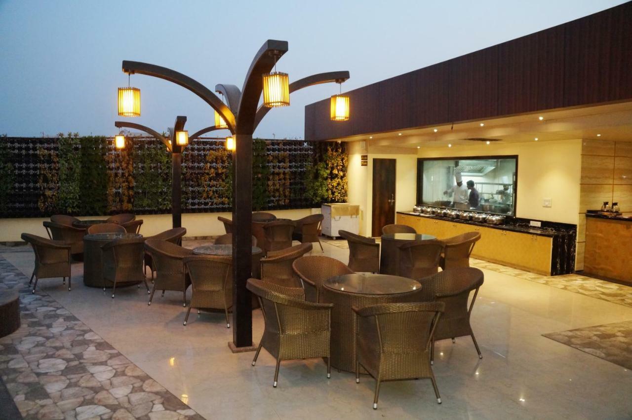 Hotel Shivoy Grand Varanasi Luaran gambar